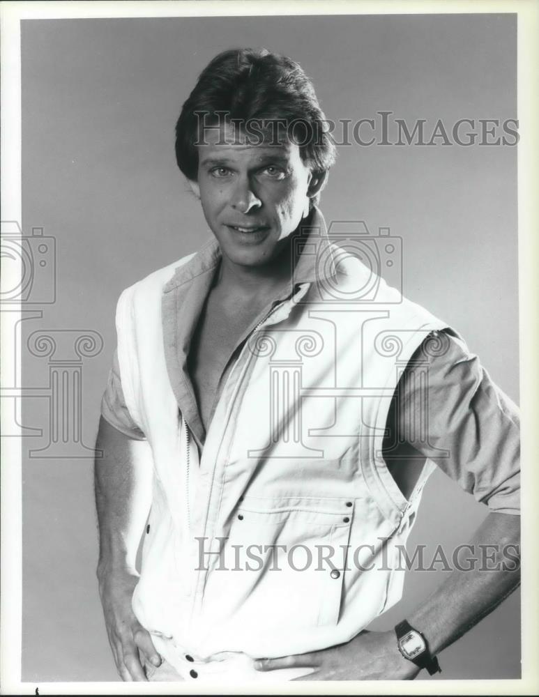 1984 Press Photo Marc SInger on V - cvp10509 - Historic Images