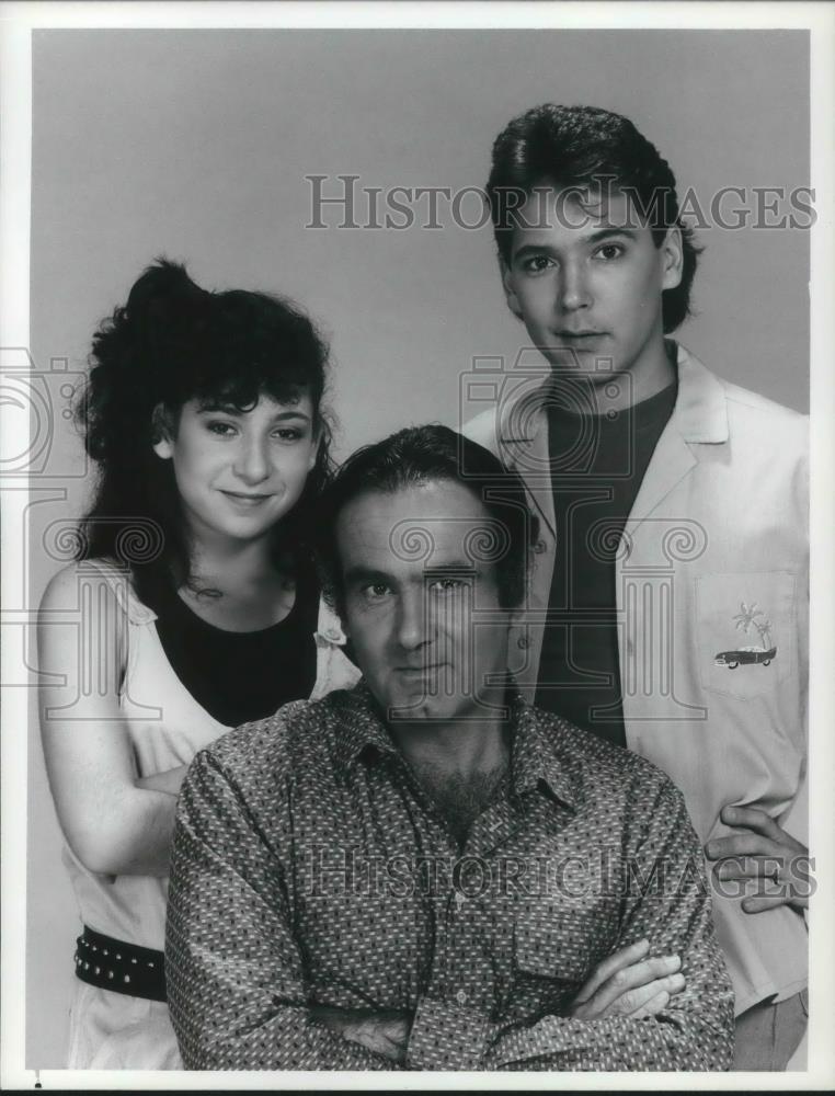 1987 Press Photo Dan Hedaya Timothy Williams and Mandy Ingber on The Tortellis - Historic Images