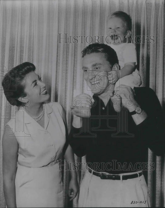 1969 Press Photo Kirk Douglas Actor and wife Anne Buydens Producer - cvp03968 - Historic Images