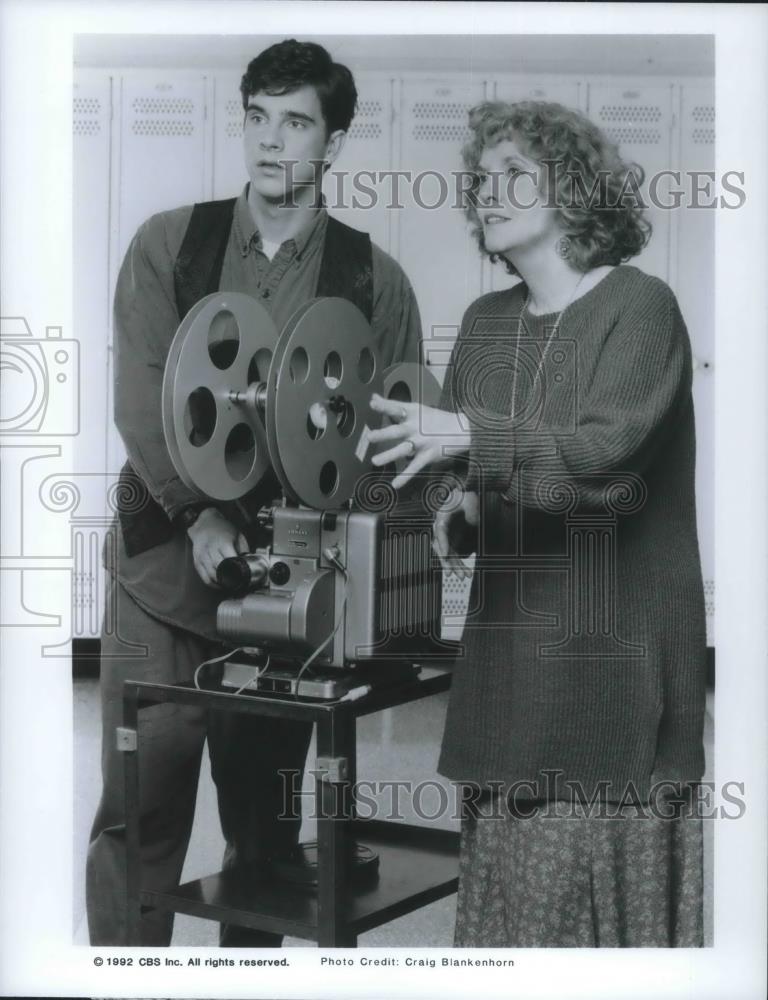 1992 Press Photo John Rowe and Anne Meara in Off Limits - cvp09731 - Historic Images