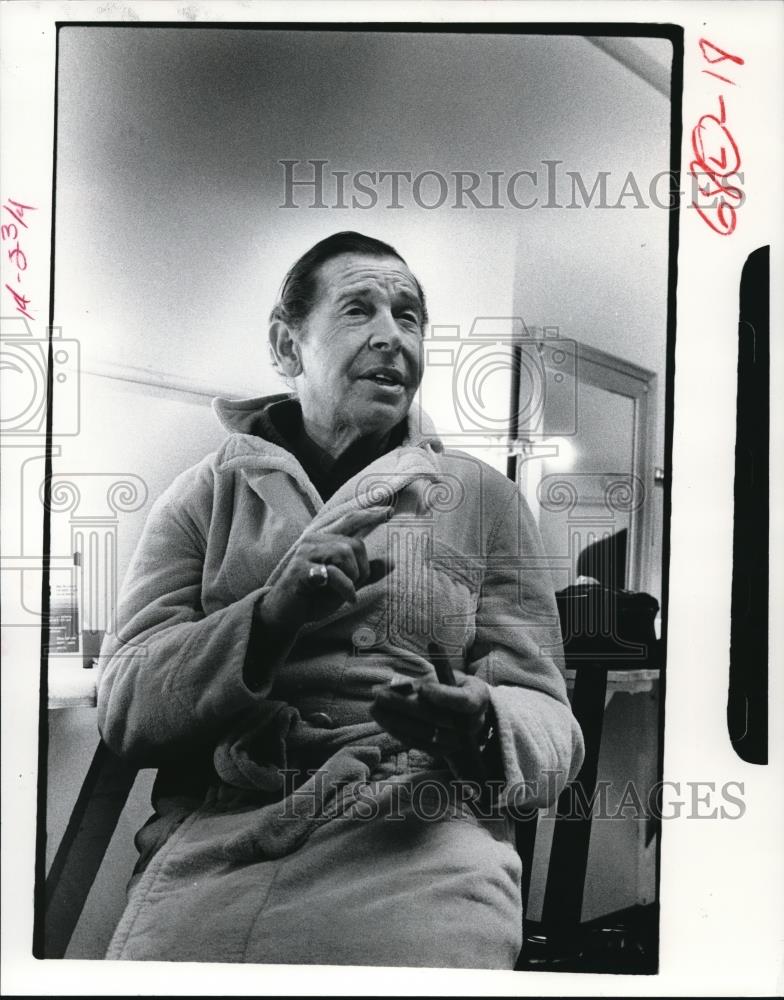1976 Press Photo Milton Berle Comedian - cvp00898 - Historic Images