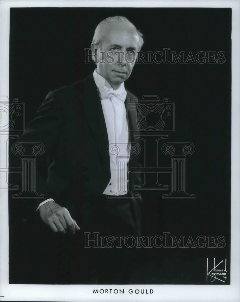 1975 Press Photo Morton Gould Classical Pianist Composer Conductor Arranger - Historic Images