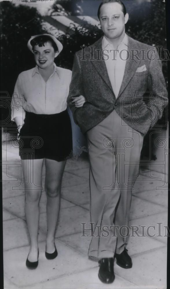 1952 Press Photo Judy Garland &amp; Husband Sid Luft in Palm Beach - cvp12142 - Historic Images