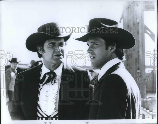 Press Photo James Garner & Charles Frank on Bret Maverick - cvp09059 - Historic Images