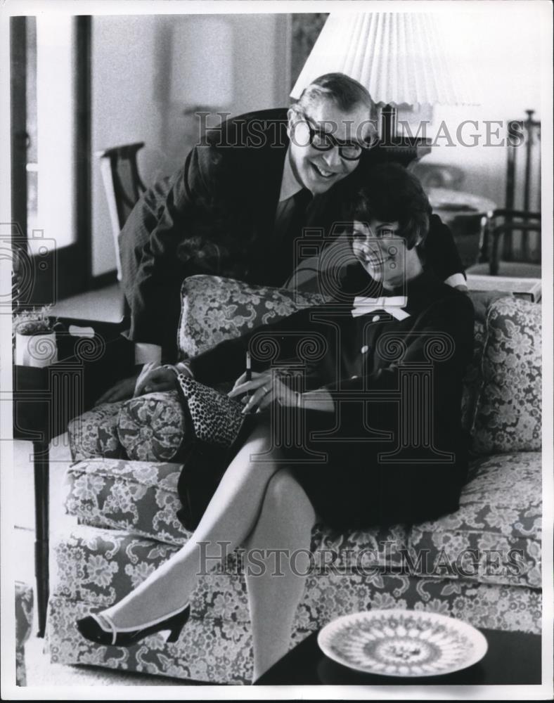 1968 Press Photo Milton Berle Comedian Actor Entertainer with wife Ruth - Historic Images