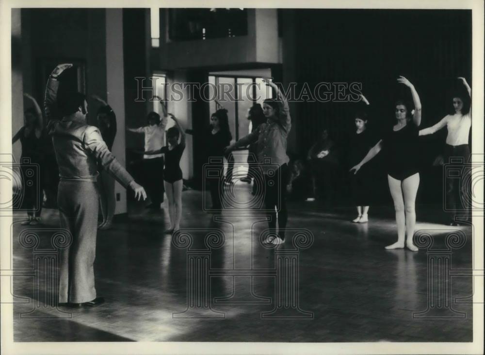 1977 Press Photo Jose Greco master class - cvp17923 - Historic Images
