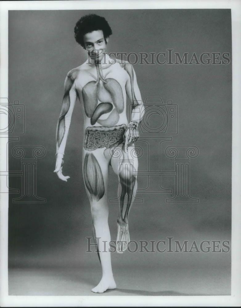 1977 Press Photo John Burstein One Man Musical Anatomy Class - cvp07896 - Historic Images
