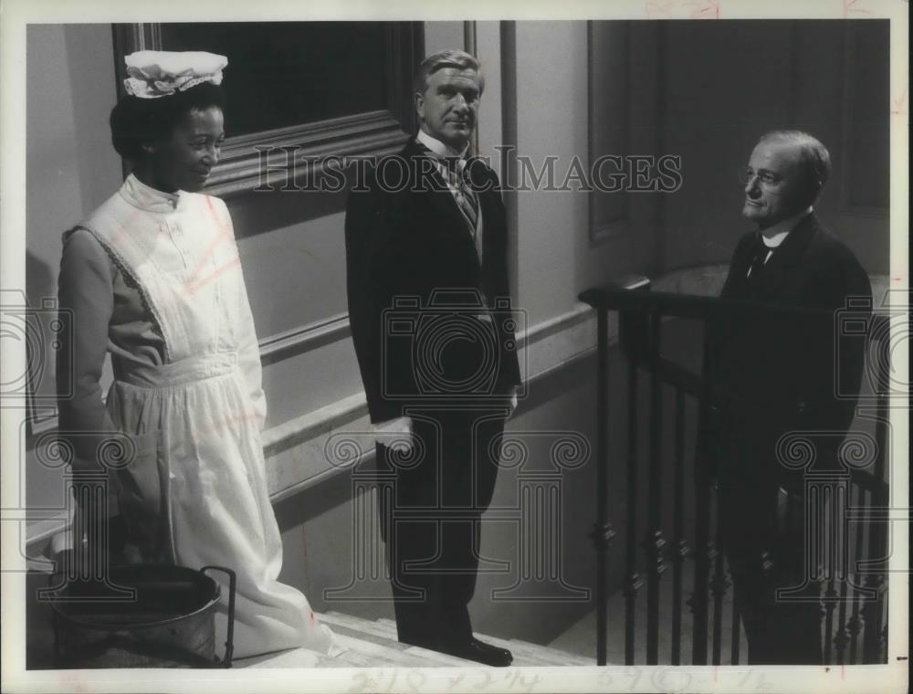 1978 Press Photo Robert Vaughn & Leslie Neilsen in Backstairs at the White House - Historic Images