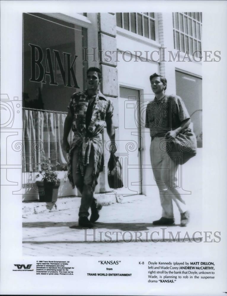 1988 Press Photo Matt Dillon &amp; Andrew McCarthy in Kansas - Historic Images