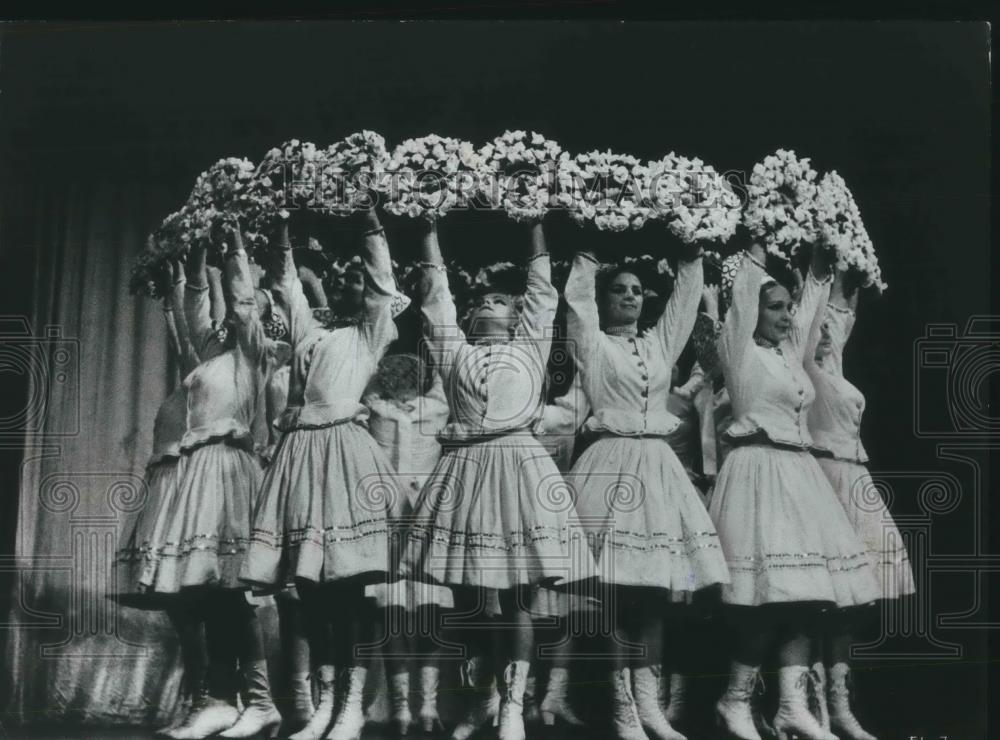 1972 Press Photo Dukla Ukranian Dance Company - cvp03500 - Historic Images