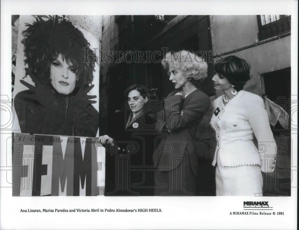 1993 Press Photo Ana Lizaran Marisa Paredes and Victoria Abril in High Heels - Historic Images