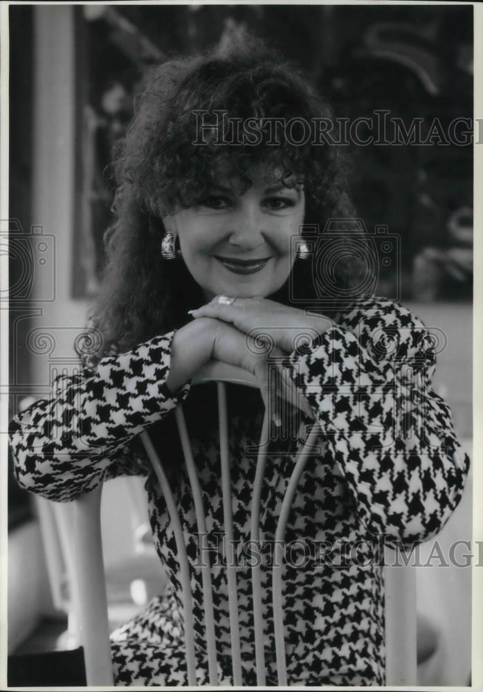 1991 Press Photo Shelley Fabares of Coach - cvp12639 - Historic Images