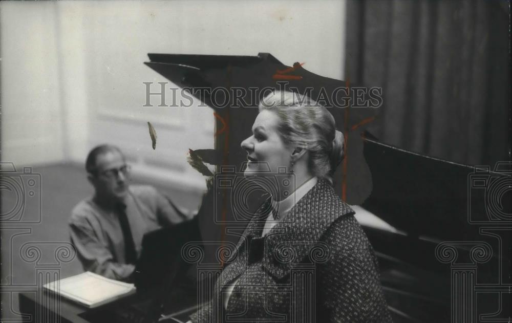 1959 Press Photo Maureen Forrester Operatic Contralto Opera Singer - cvp13098 - Historic Images