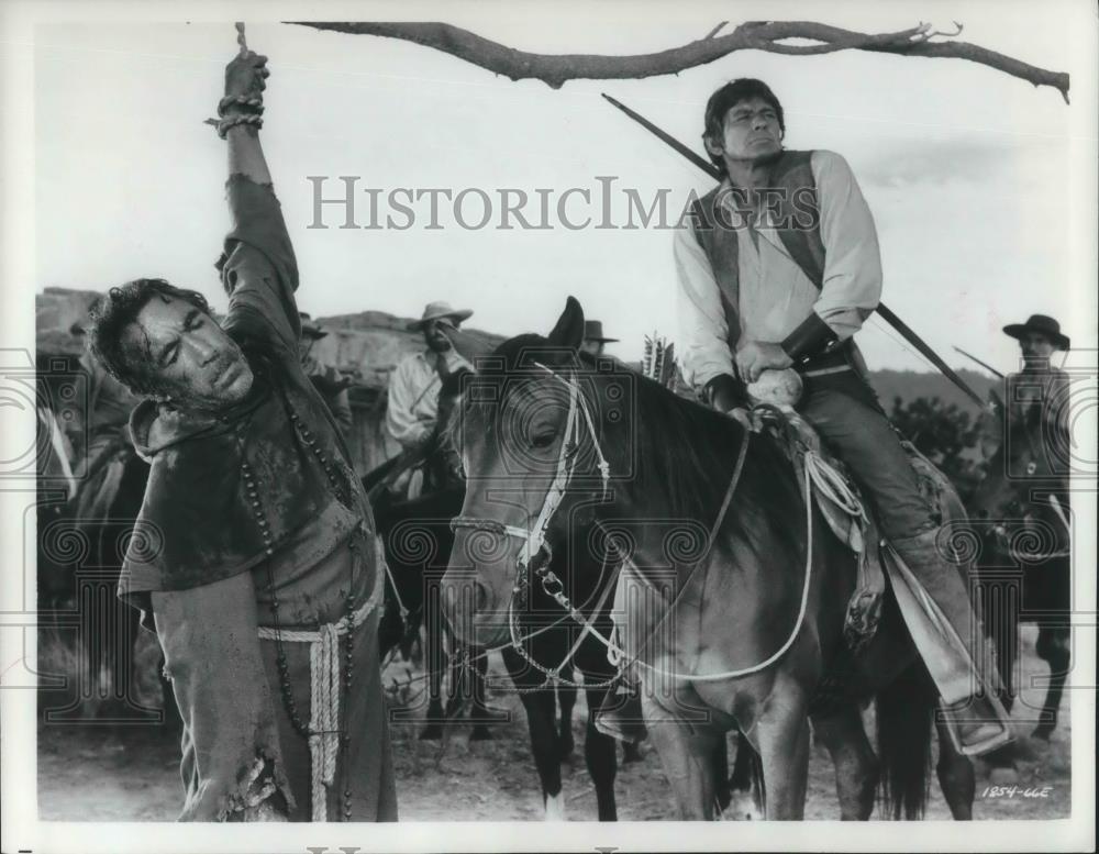 1968 Press Photo Anthony Quinn and Charles Bronson in Guns for San Sebastian - Historic Images