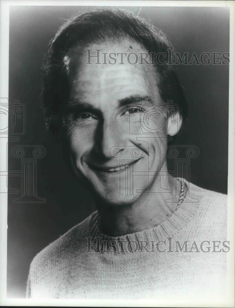 1986 Press Photo Sid Caesar on Mr Snyder in Christmas Snow - cvp09938 - Historic Images