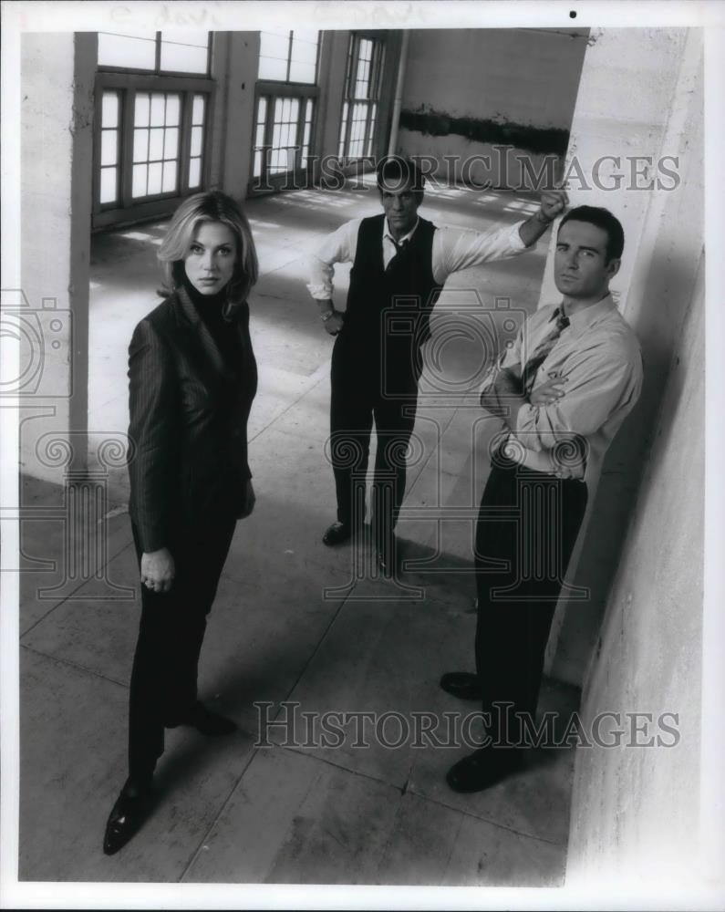 1997 Press Photo Ally Walker, Robert Davi, Julian McMahon in Proflier - Historic Images