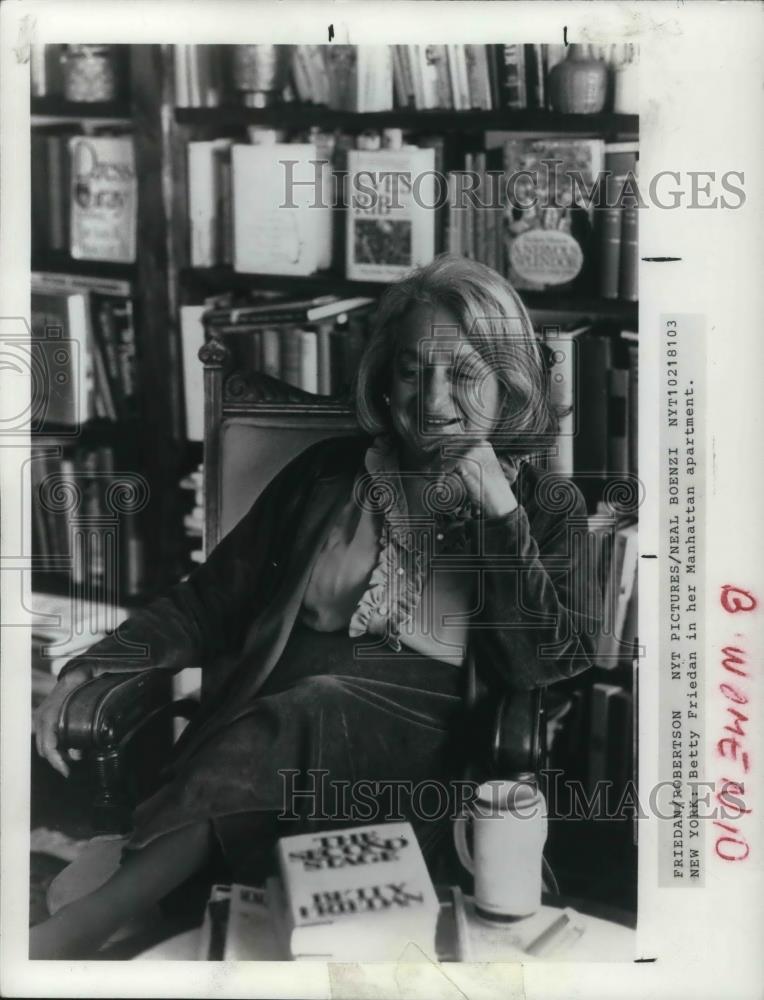 1981 Press Photo Betty Friedman in her Manhattan apartment - cvp18140 - Historic Images