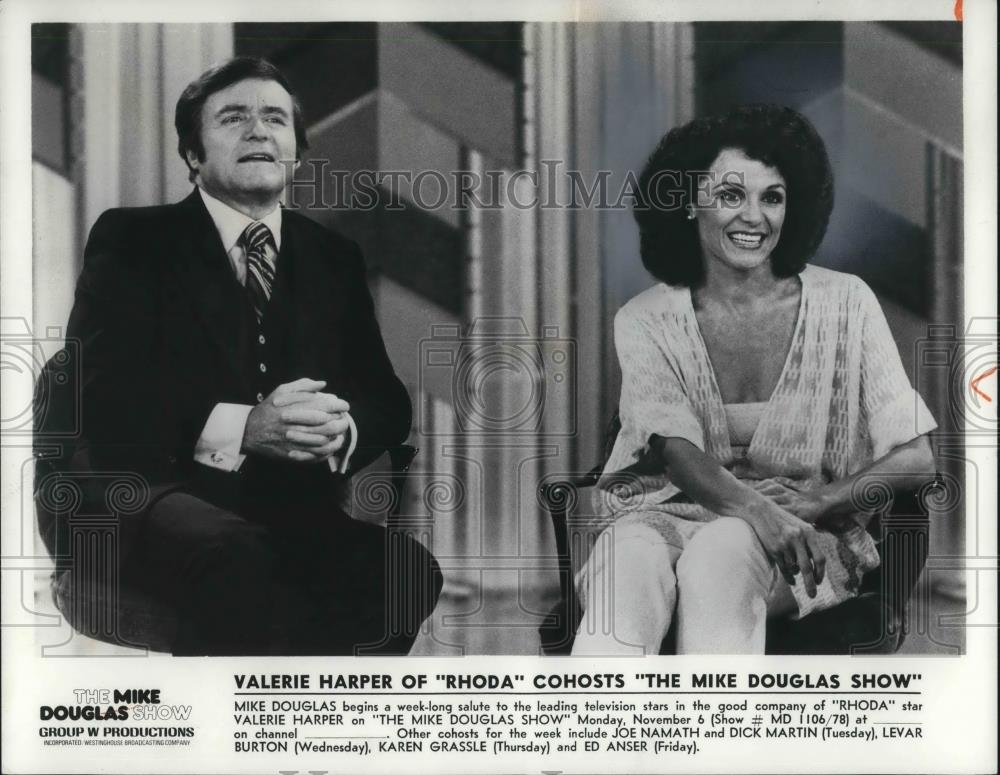 1978 Press Photo Mike Douglas and Valerie in The Mike Douglas Show - cvp17999 - Historic Images