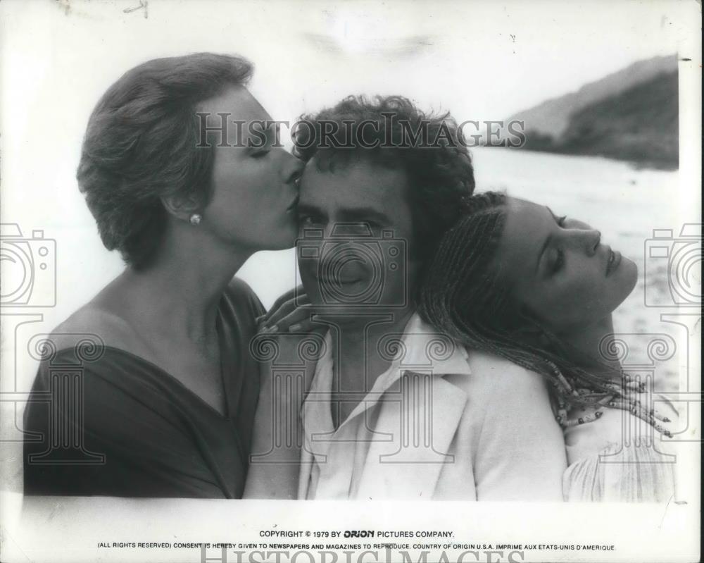 1979 Press Photo Julie Andrews Dudley Moore and Bo Derek in 10 - cvp10066 - Historic Images
