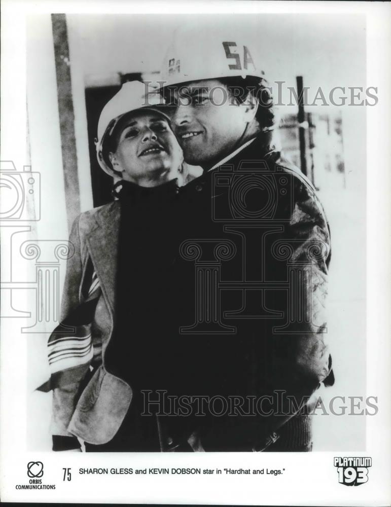 1987 Press Photo Sharon Gless and Kevin Dobson in Hardhat and Legs - cvp09710 - Historic Images