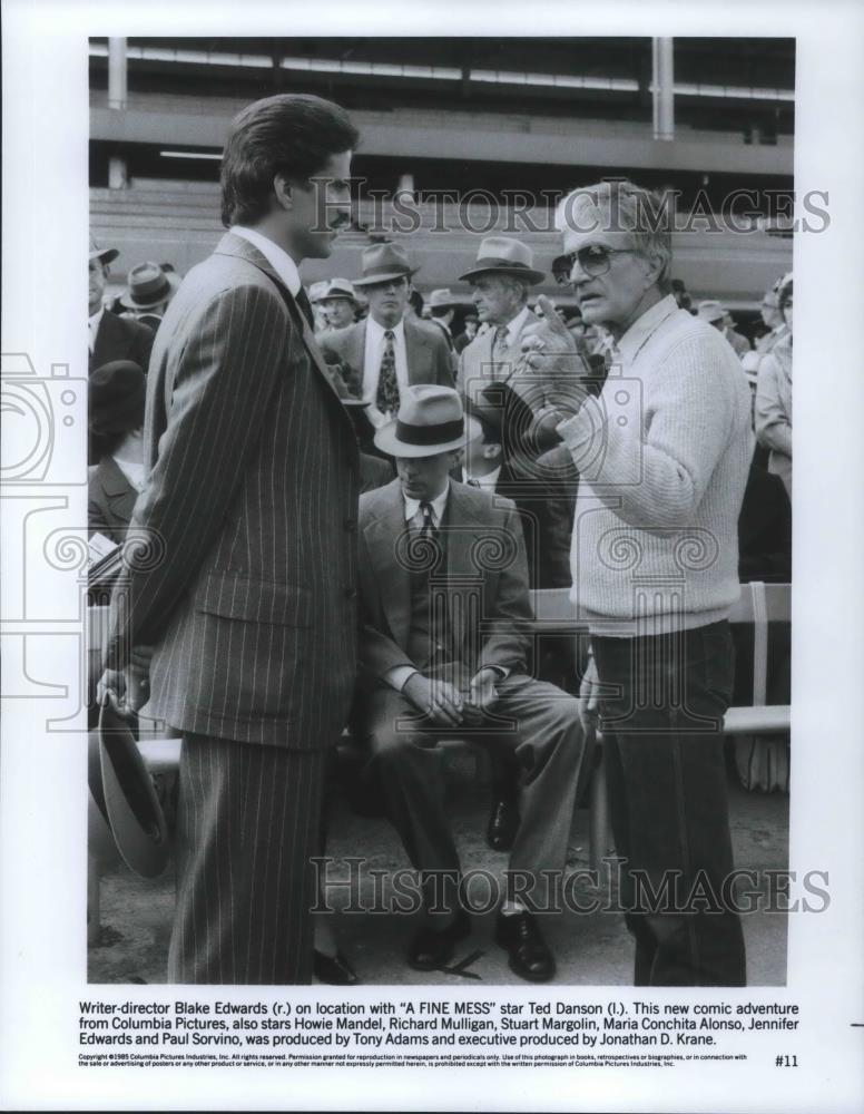 1987 Press Photo Blake Edwards Writer Director Ted Danson Actor A Fine Mess Set - Historic Images