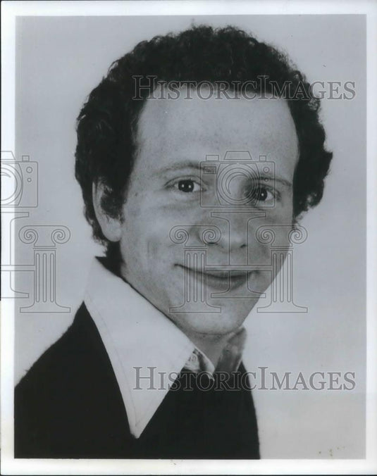 1980 Press Photo William Bush in Do Black Patent Leather Shoes Really Reflect Up - Historic Images