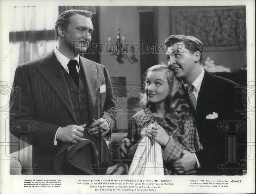 1945 Press Photo Eddie Bracken, Albert Dekker & Veronica Lake in Hold That Blon - Historic Images