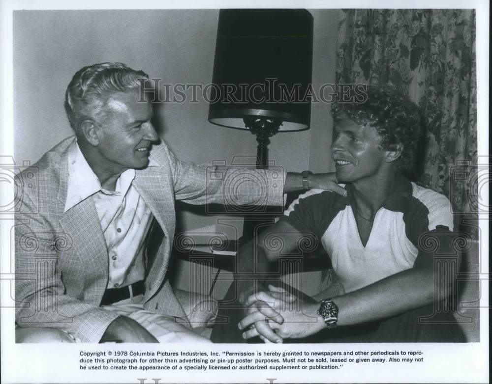 1978 Press Photo Two Men Talking - cvp06644 - Historic Images