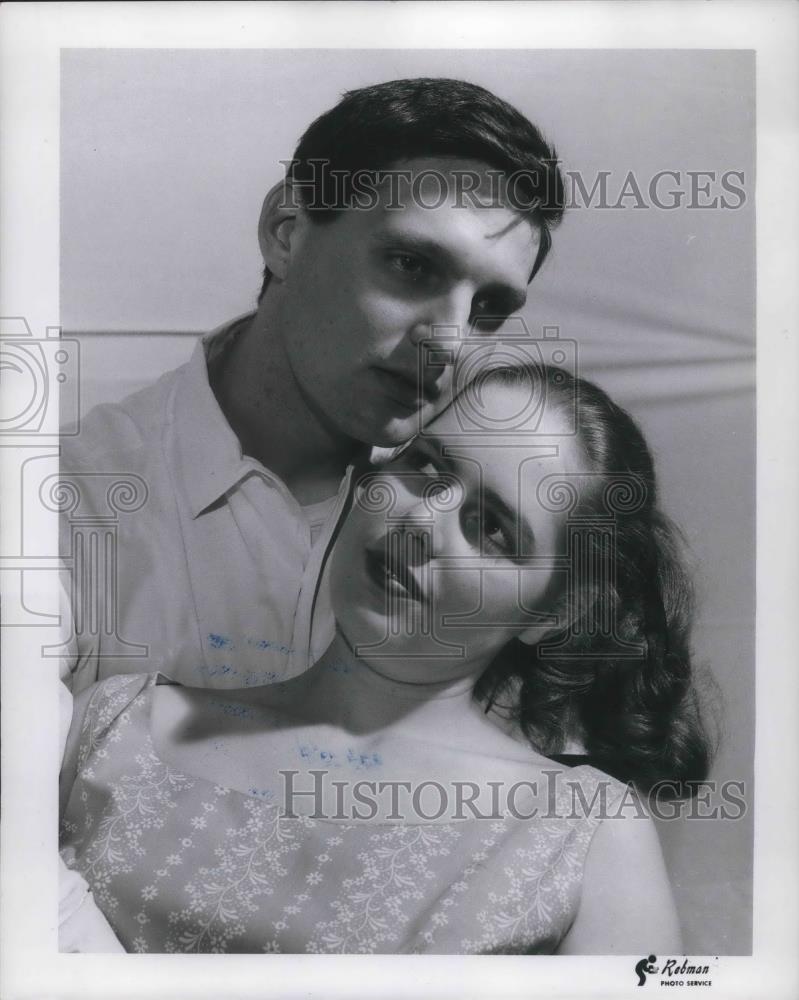 1960 Press Photo Alan Alda &amp; Julie Strong in Visit to a Small Planet - cvp14039 - Historic Images