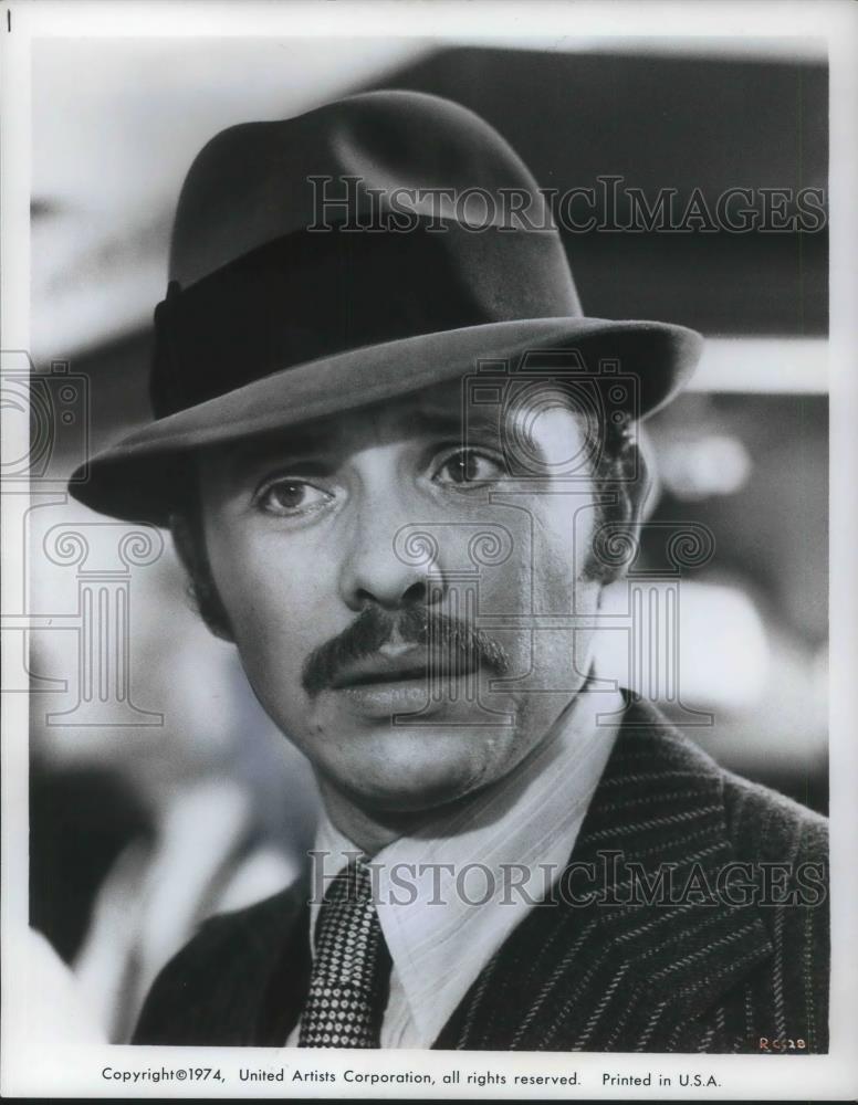 1975 Press Photo Hector Elizondo in Report to the Commissioner - cvp04757 - Historic Images