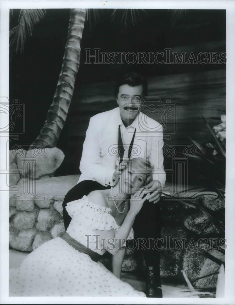 1995 Press Photo Robert Gould and Rebecca Andrew star in South Pacific - Historic Images