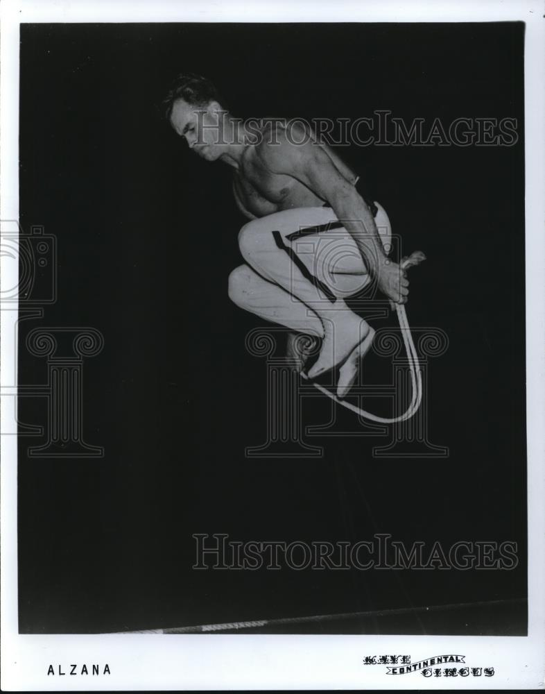 1973 Press Photo Harold Alzana High Wire Act Al Sirat Grotto Circus - cvp01100 - Historic Images