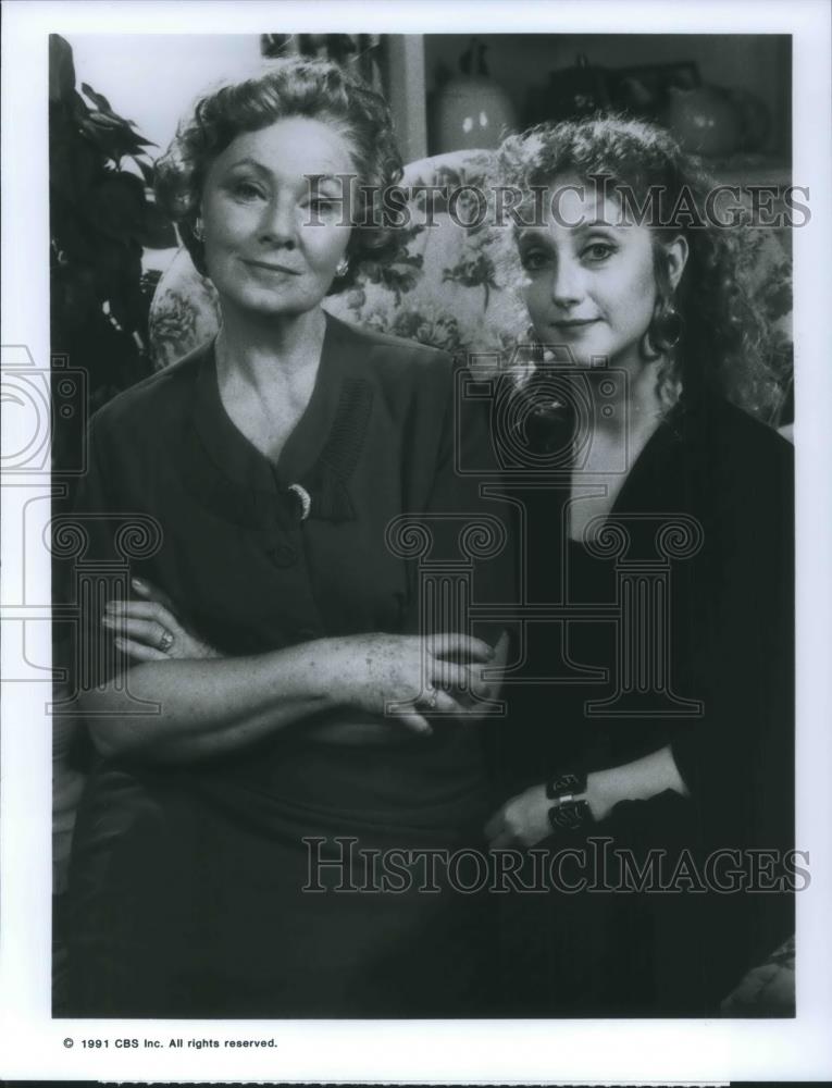 1991 Press Photo Carol Kane and Marion Ross on Brooklyn Bridge - cvp09204 - Historic Images