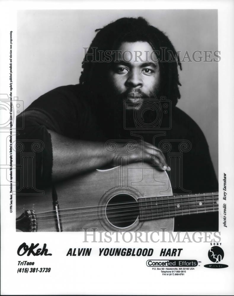 1997 Press Photo Alvin Youngblood Hart Blues Guitarist Musician - cvp16667 - Historic Images