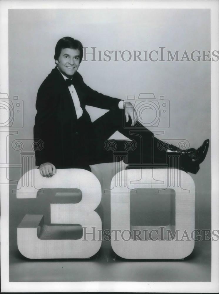 1982 Press Photo Dick Clark on American Bandstand&#39;s 30th Anniversary Special - Historic Images