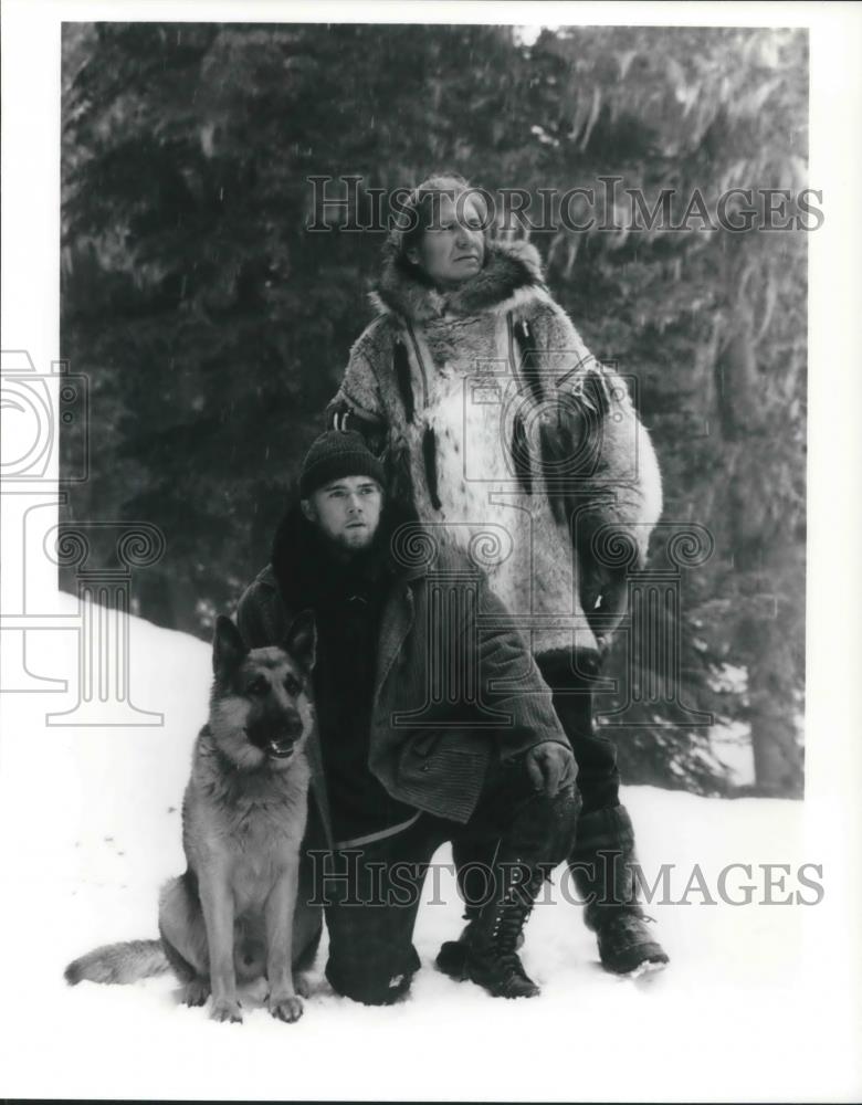 Press Photo Gordon Tootoosis and Rick Schroder in The Call of the Wild - Historic Images