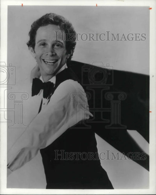 1975 Press Photo Joel Grey - cvp18015 - Historic Images