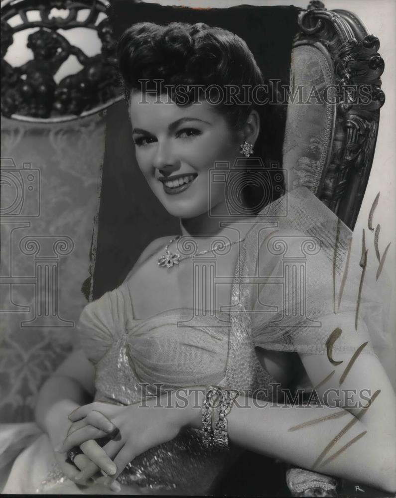 1943 Press Photo Barbara Hale stars in Higher and Higher musical film - Historic Images