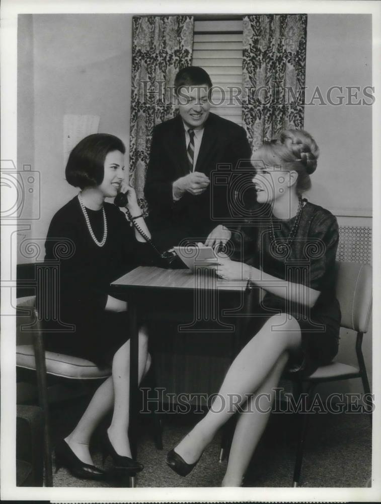 1969 Press Photo Frank Buxton, Irene Gorfinkle in Get The Message - cvp08387 - Historic Images