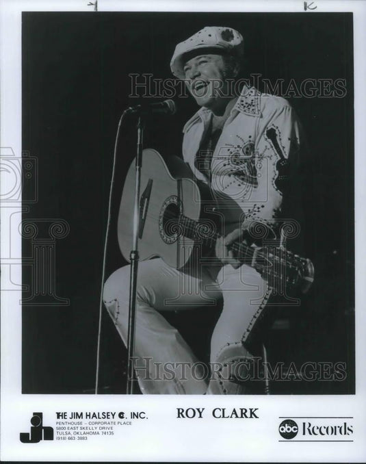 1982 Press Photo Roy Clark - cvp05628 - Historic Images