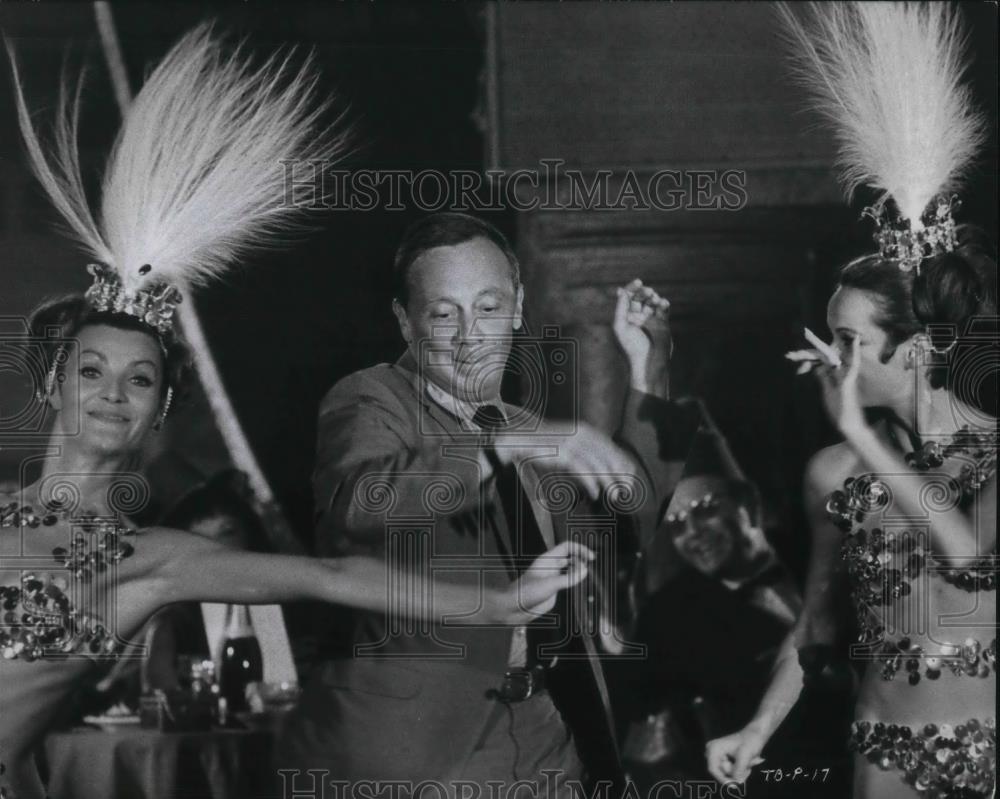 1969 Press Photo Norman Fell in If It&#39;s Tuesday This Must Be Benjamin - Historic Images