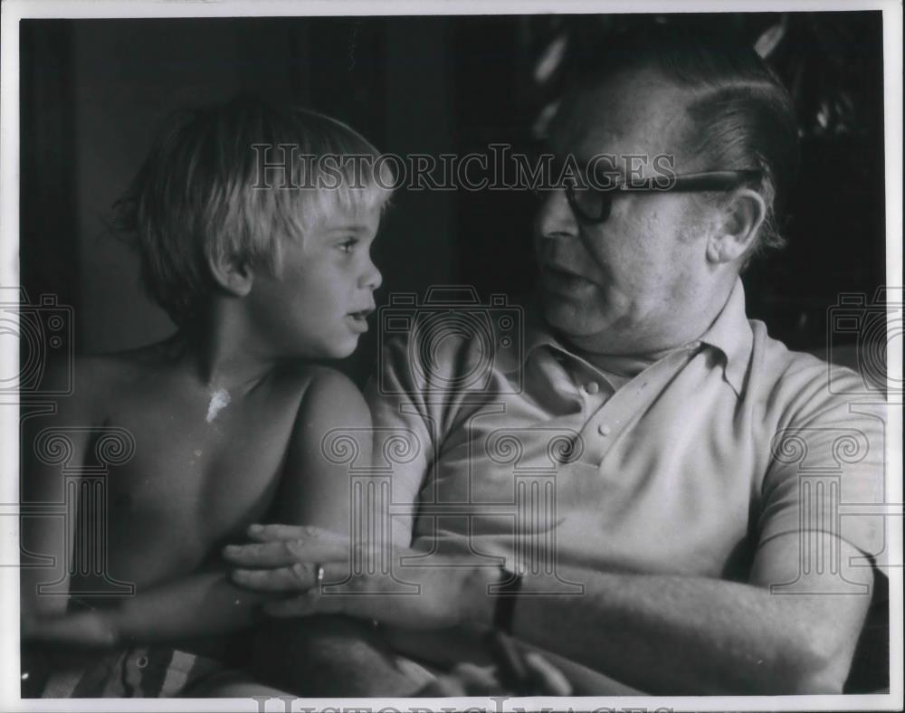 1968 Press Photo Milton Berle Comedian Actor and Adopted Son Billy - cvp02121 - Historic Images