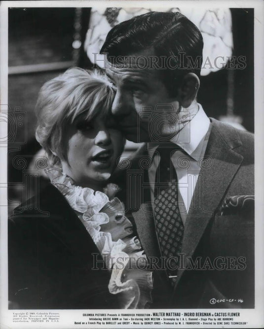 1970 Press Photo Goldie Hawn Walter Matthau In Cactus FLlwer - cvp16100 - Historic Images