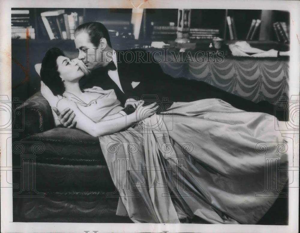 1950 Press Photo Rex Harrison and Lilli Palmer star in Bell, Book and Candle - Historic Images