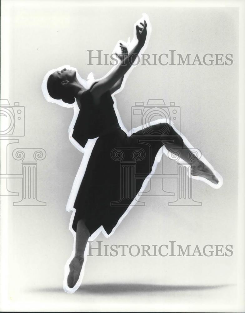 1981 Press Photo Ellen Costanza in Deute Caracteristique Cleveland Ballet - Historic Images