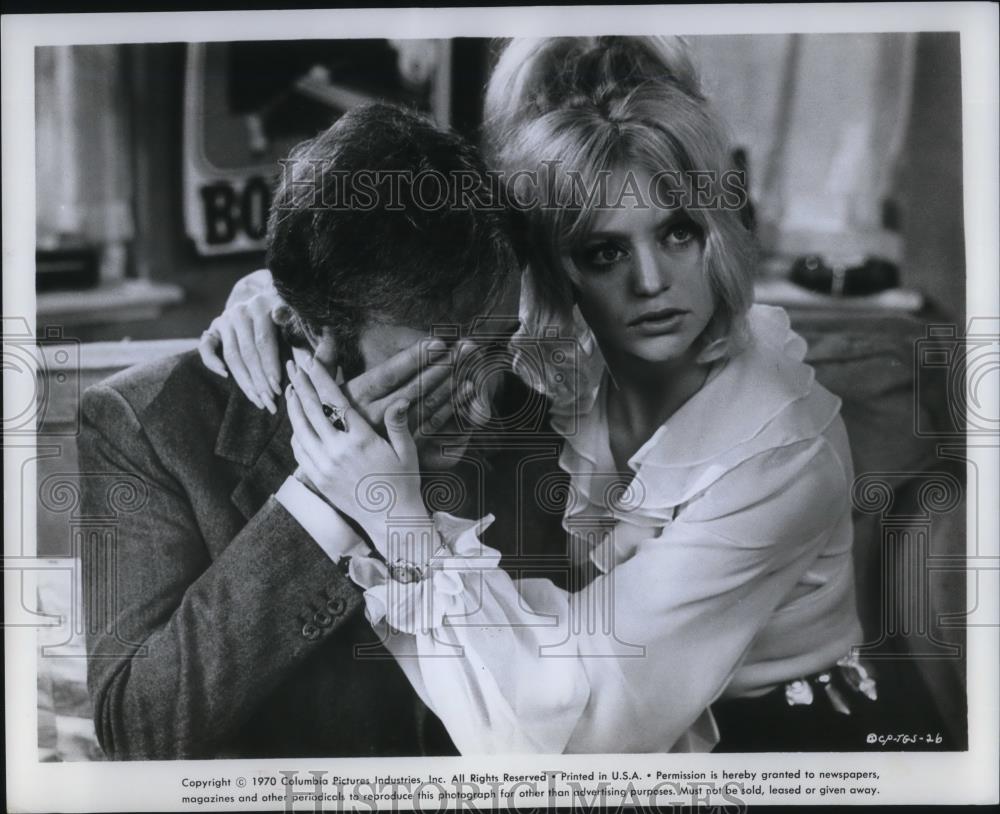 1974 Press Photo Peter Sellers and Goldie Hawn in There&#39;s a Girl in My Soup - Historic Images
