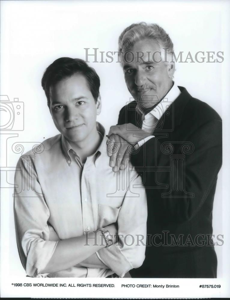 1998 Press Photo Dennis Farina &amp; Frank Whaley in Buddy Faro - cvp09330 - Historic Images