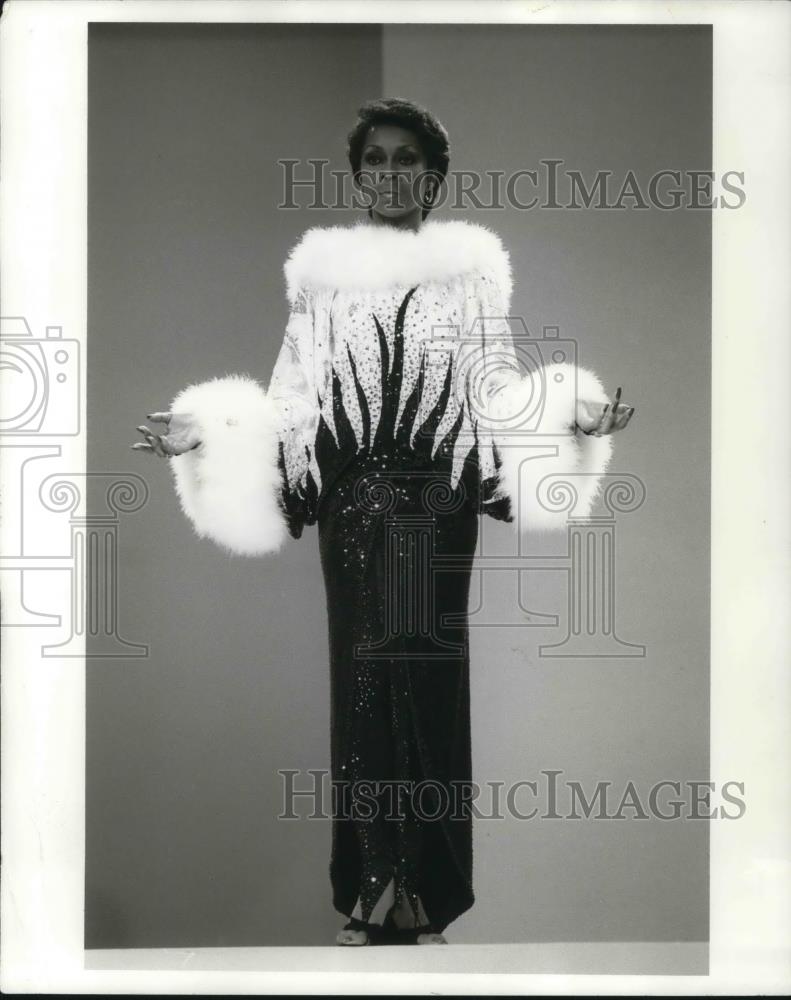 1985 Press Photo Lola Falana in Bob Mackie Gown - cvp12705 - Historic Images