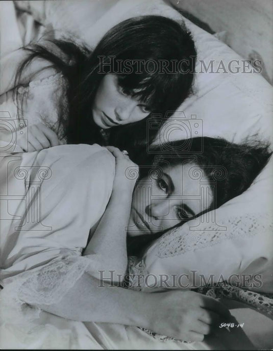 1969 Press Photo Mia Farrow and Elizabeth Taylor star in Secret Ceremony - Historic Images