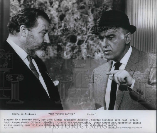 1969 Press Photo James Robertson Justice Stewart Grnger In The Trygon Factor - Historic Images
